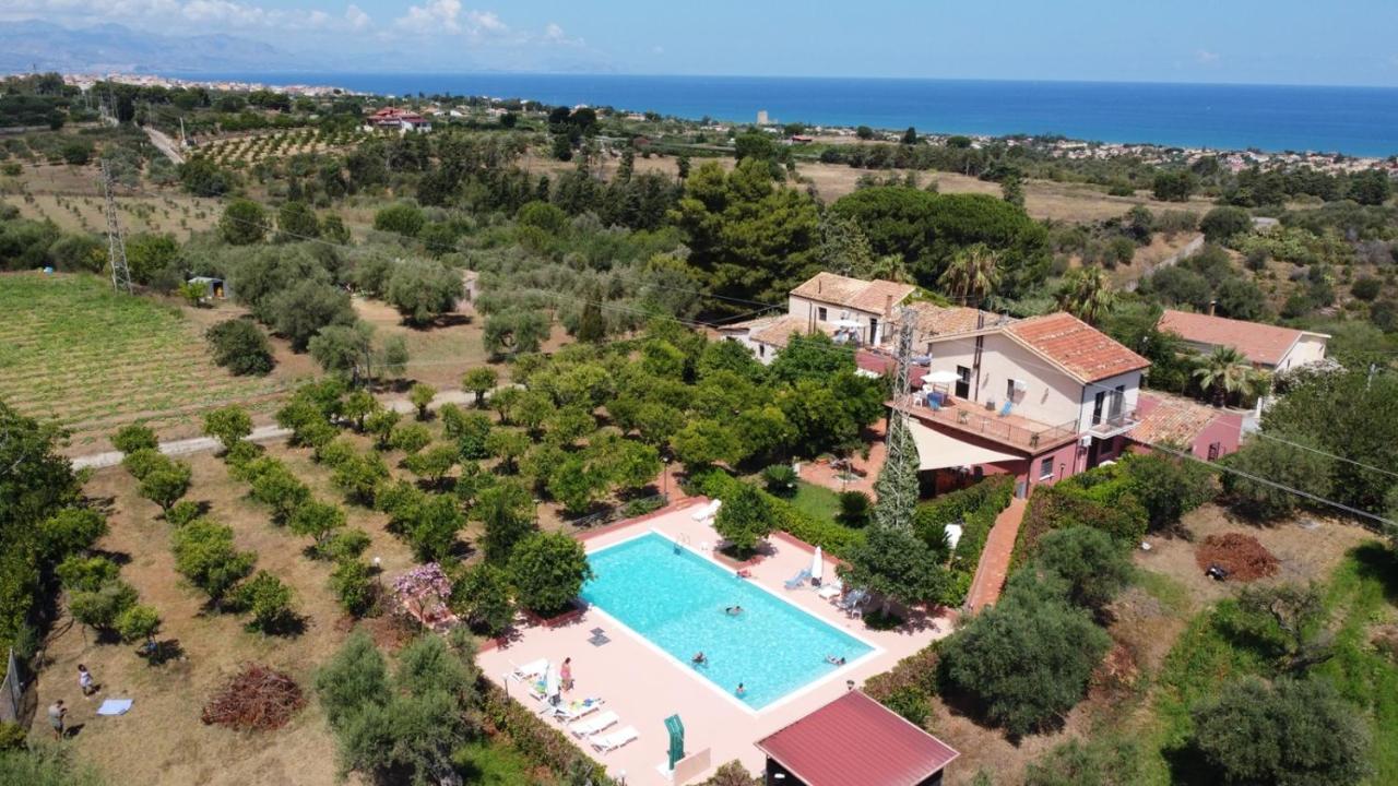 Il Casale Il Sole E La Margherita Campofelice Di Roccella Bagian luar foto