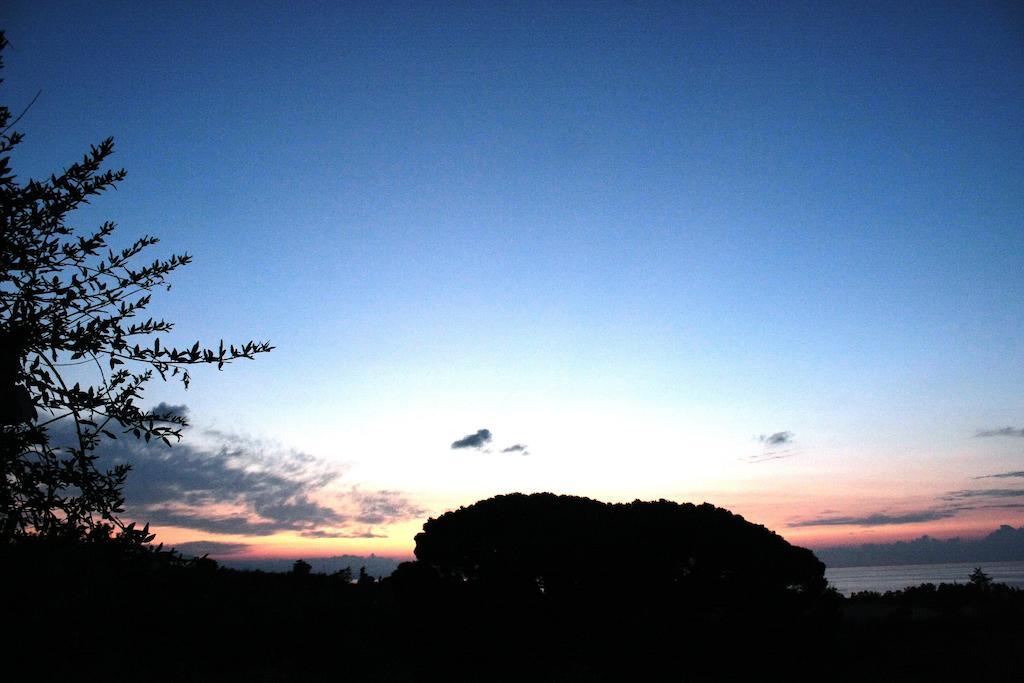 Il Casale Il Sole E La Margherita Campofelice Di Roccella Bagian luar foto